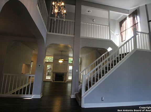 2nd image of 4006 Camphor Way