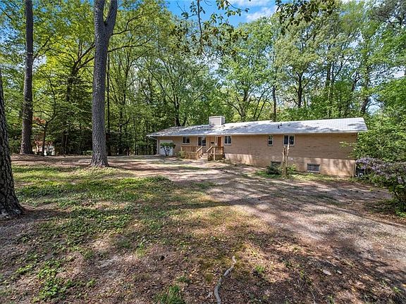 3rd image of 400 Woodroof Rd
