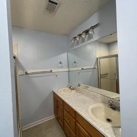 105 Houston Dr — Photo 6