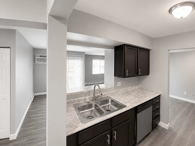 601 Crescent Dr — Photo 1