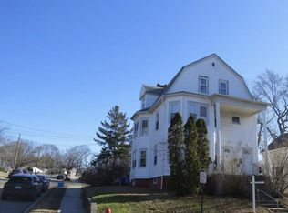 237 Roger Williams Ave FLOOR 3, Rumford, RI 02916