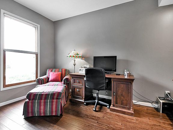 5th image of 3742 Pleasantbrook Dr