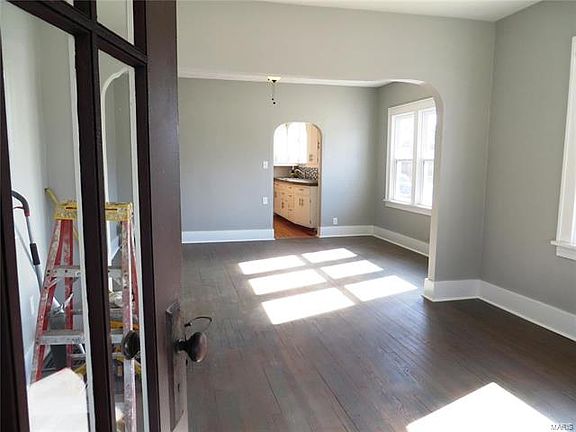 5th image of 800 E Lorena Ave
