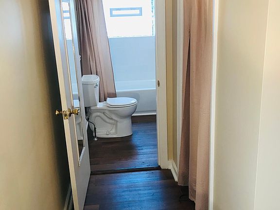 4th image of 310 Loor Way