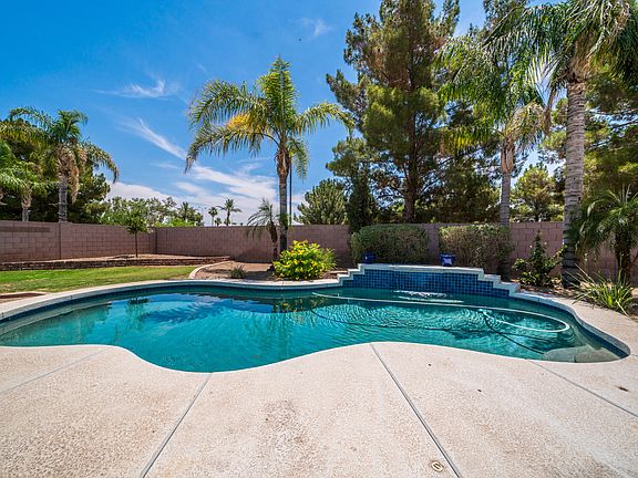2nd image of 3711 S Vista Pl