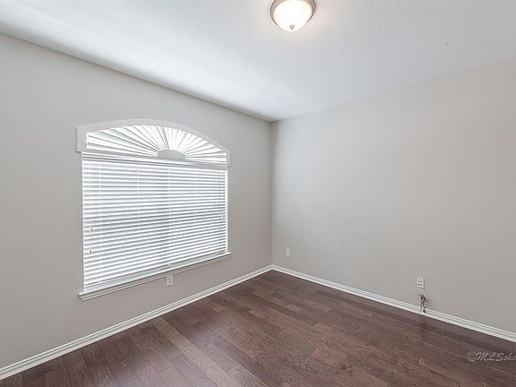4th image of 2810 Chalet Knolls Ln