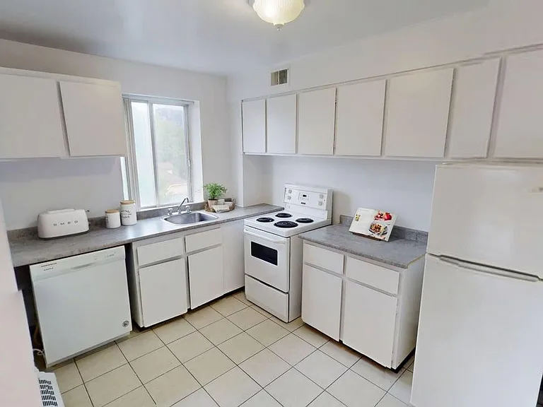 255 Stewart St — Photo 30