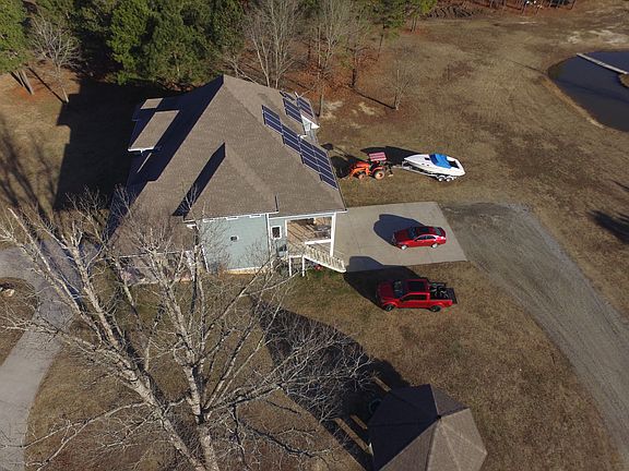 3rd image of 900 Kelly Dr