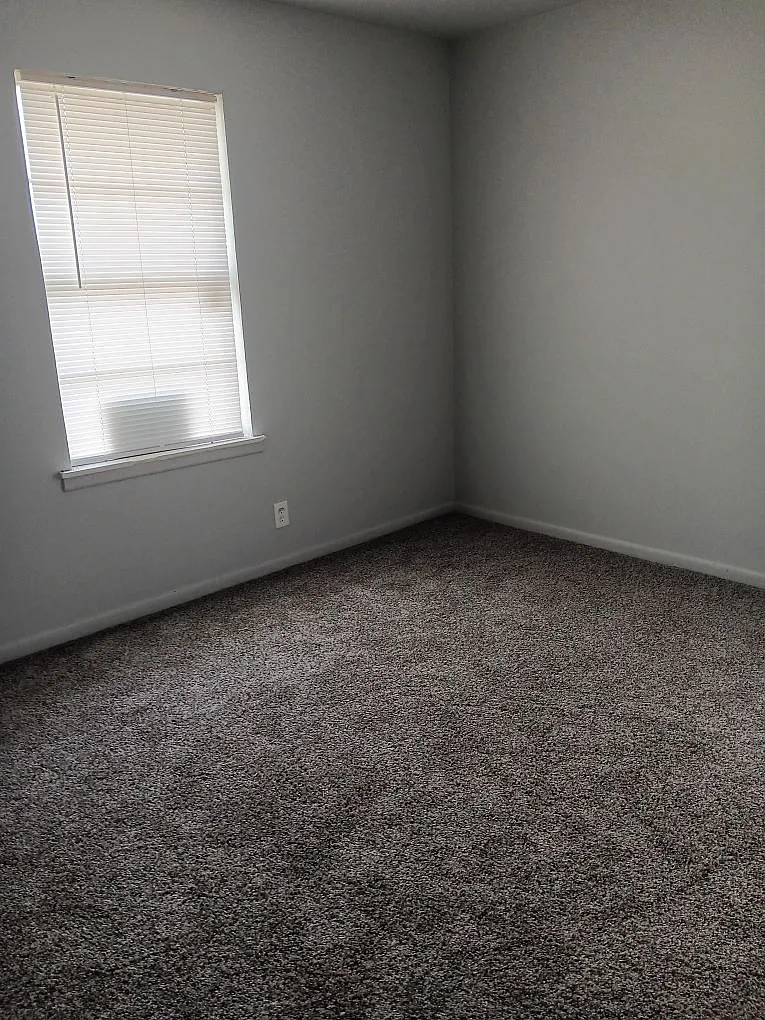 3 bed, 1.5 bath, 956 sqft, $1,800 — Photo 3
