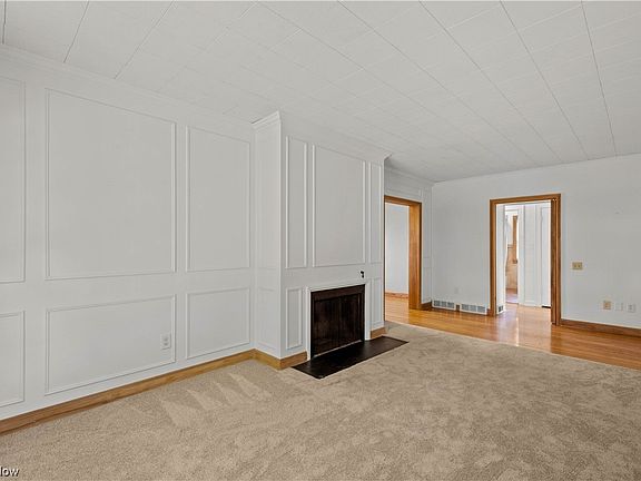 4th image of 3565 Riverview Dr
