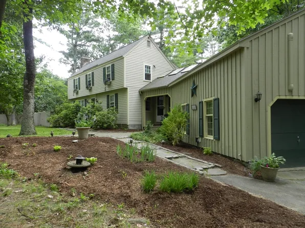 69 Hall St, Dunstable, MA 01827