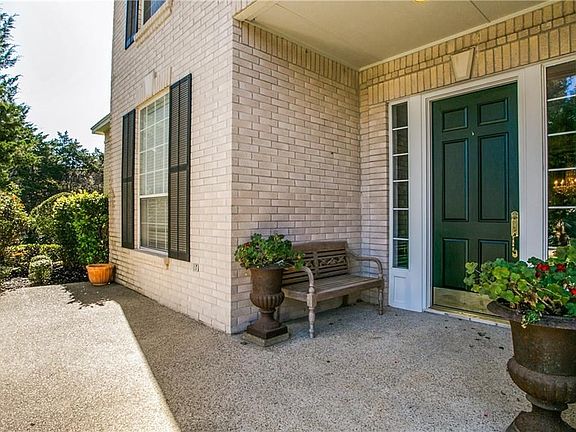 3rd image of 102 Windsong Cir