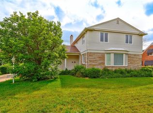 3024 Van Aken Blvd, Shaker Heights, OH