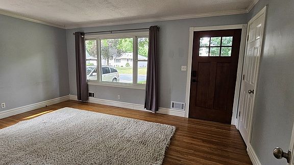3rd image of 2229 Oriole Ave
