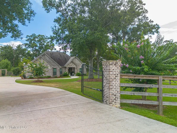 16 Oak Haven Dr, Poplarville, MS 39470