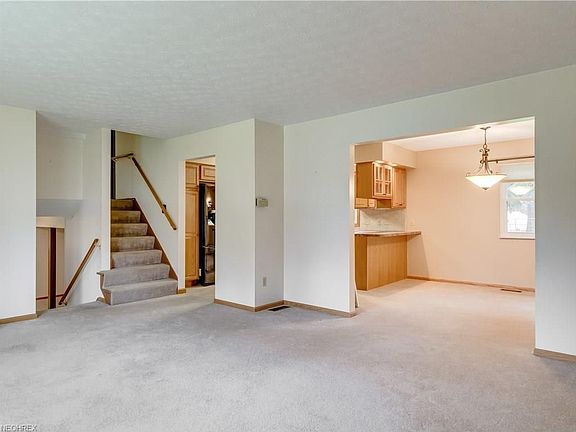 5th image of 1388 Alexander Cir