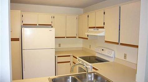 3rd image of 421 SE 10th St #202