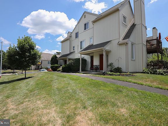 4th image of 302 Woodlake Dr