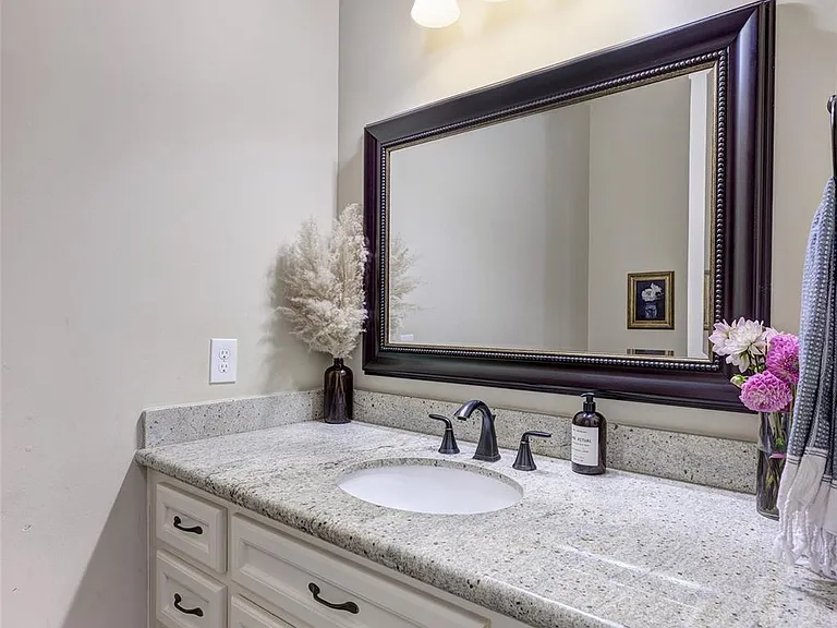 1010 Nicholson St — Photo 14