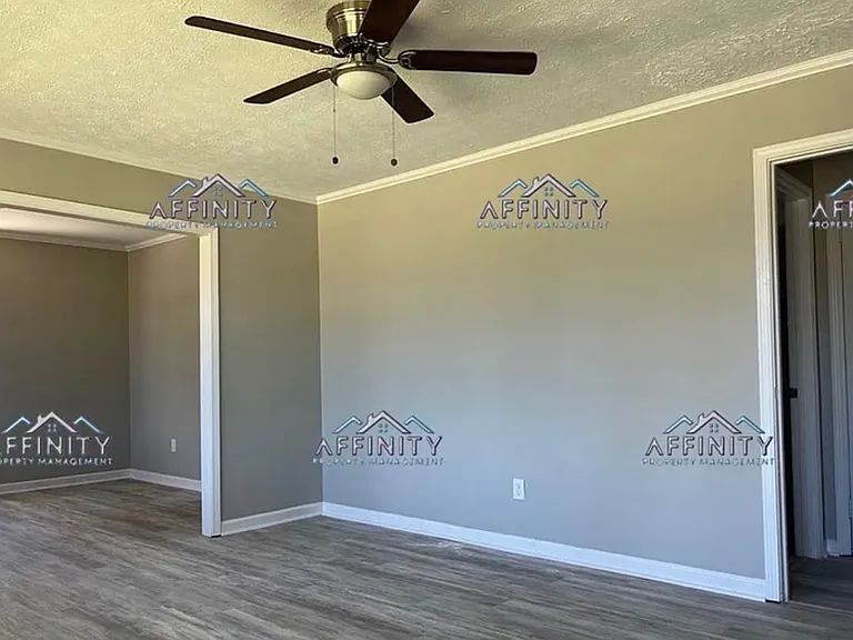 1154 N Beddingfield Dr — Photo 3