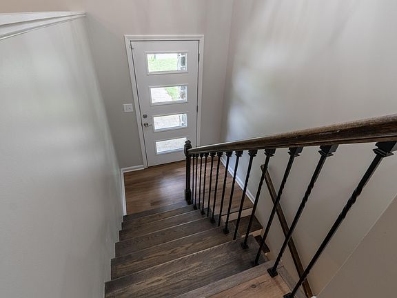 5th image of 150 Lee Dr