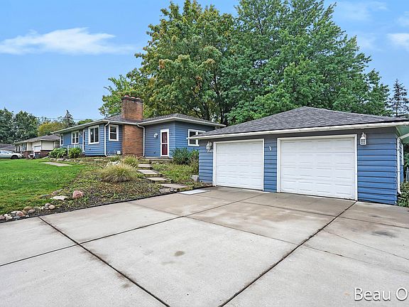 3rd image of 2143 Engleside Dr SE