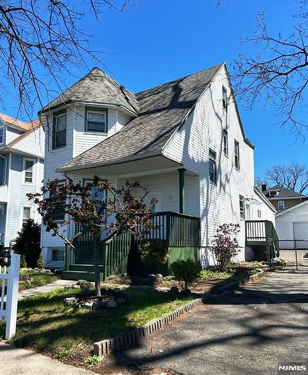 12 Birchwood Ave photo 1