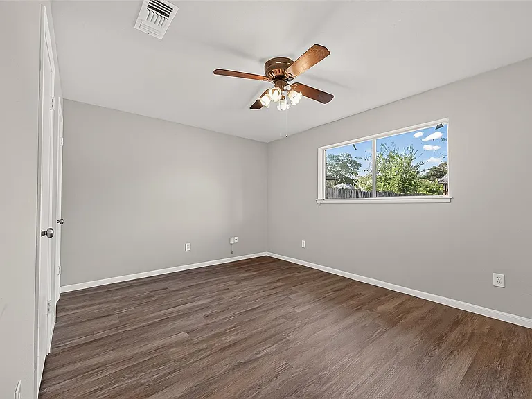 4923 Sandalwood Ave — Photo 14