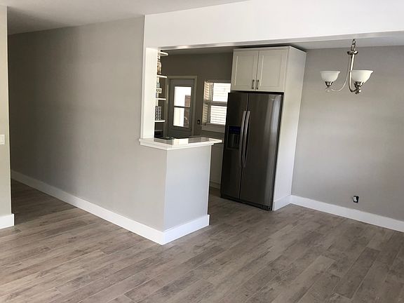 5th image of 704 SW 19th St