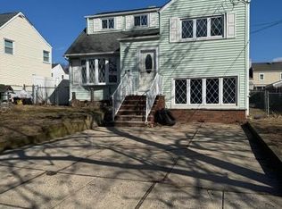 22 Robin Pl, Parlin, NJ 08859