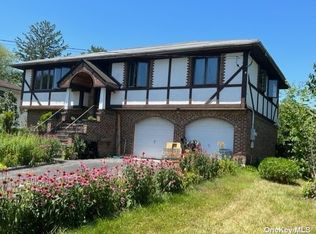 8 North Ave, Smithtown, NY