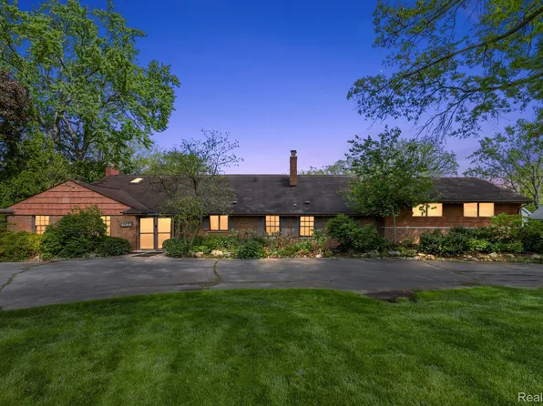 4244 Rouge Circle Dr, Troy, MI 48098
