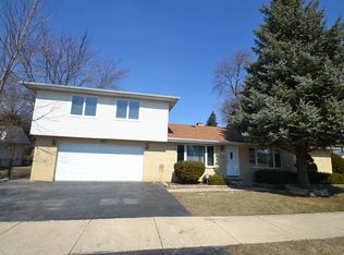330 Ash Ave, Wood Dale, IL 60191
