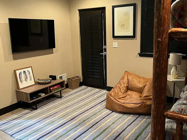 flex space in lower-level