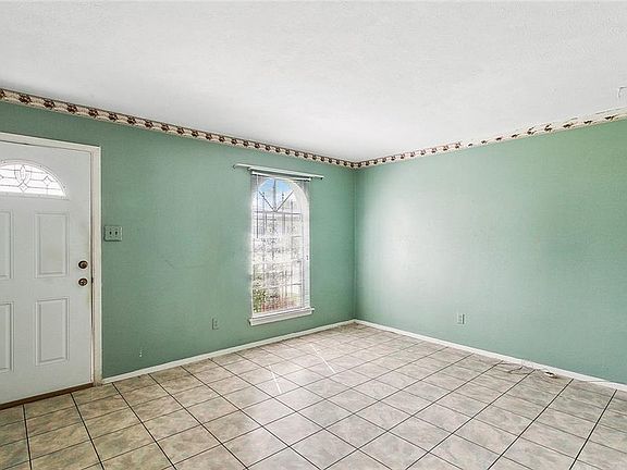 2nd image of 1100 Sandalwood Dr