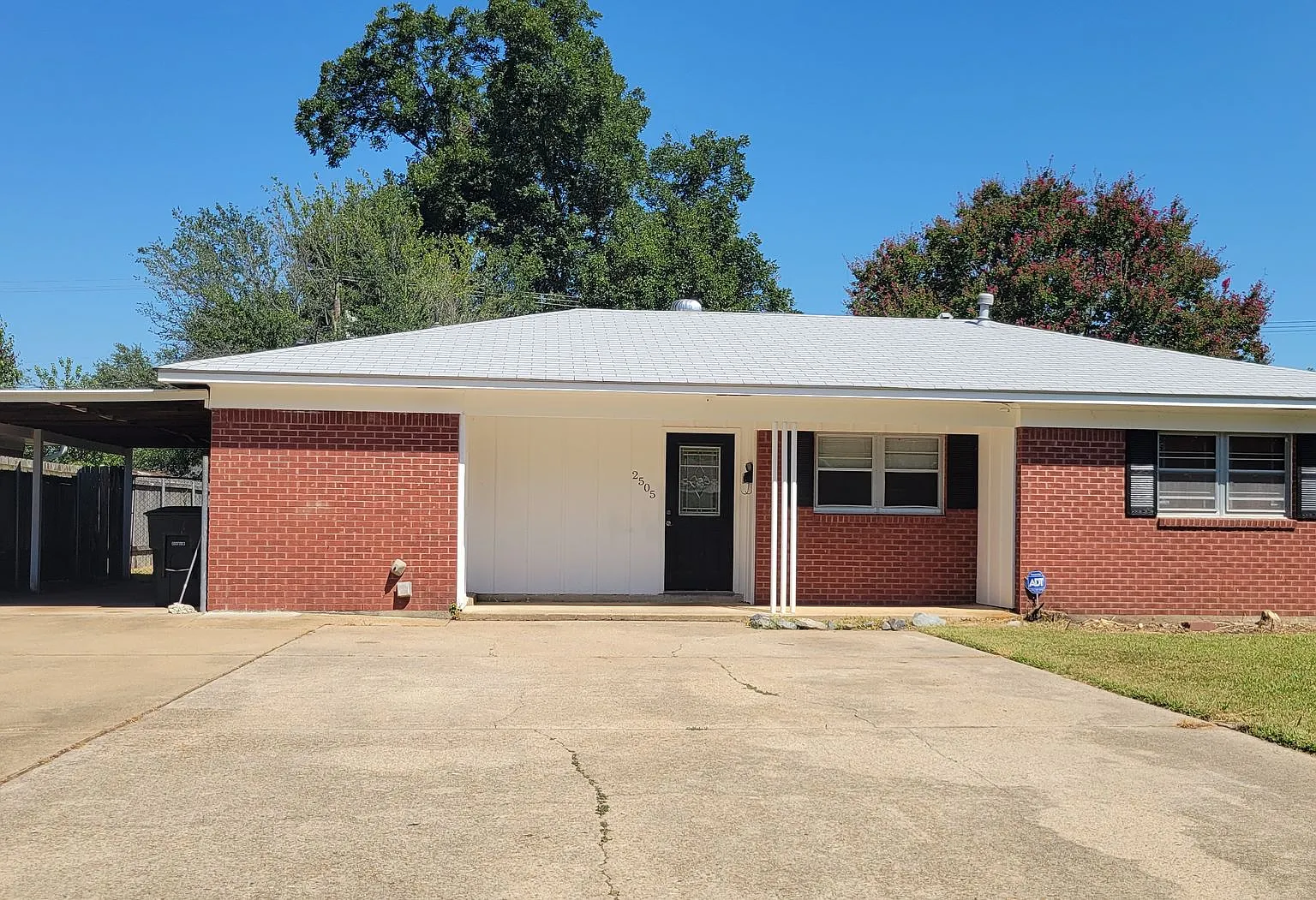 House for Lease -2505 Douglas — Photo 1