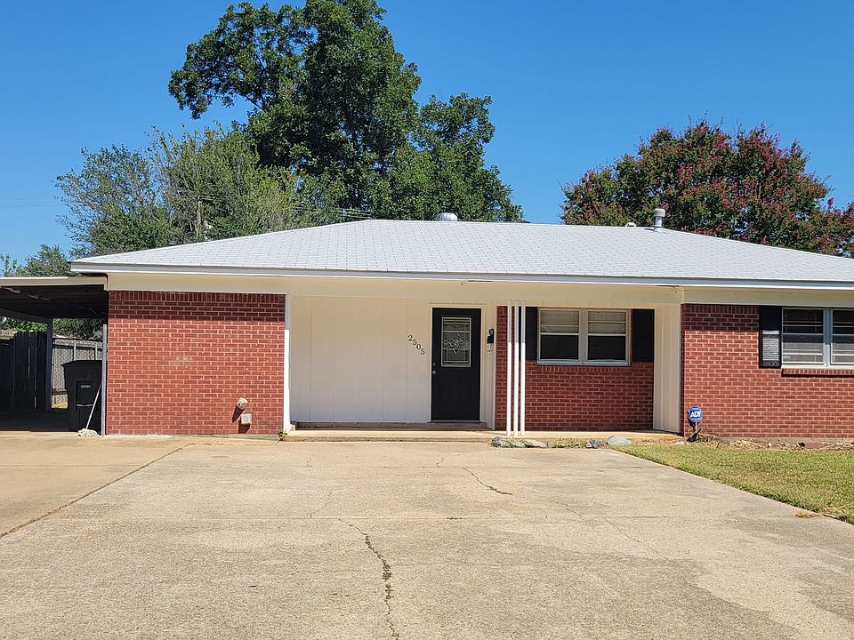 1st image of 2505 Douglas Dr