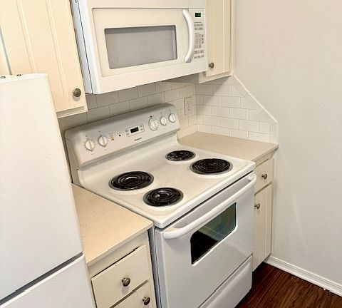 5th image of 239 Ashley Dr