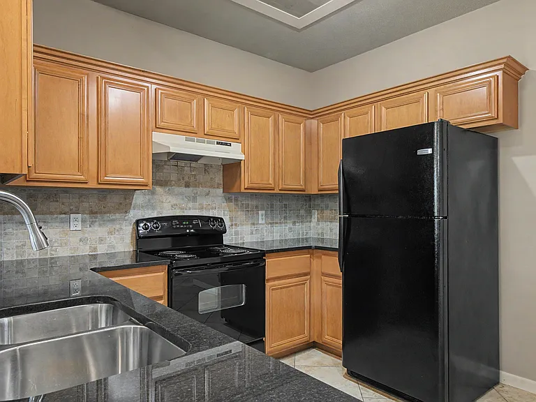 43018 Burlington Dr — Photo 17