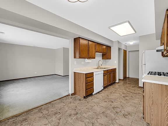 5th image of 1083 Greenwood Cir