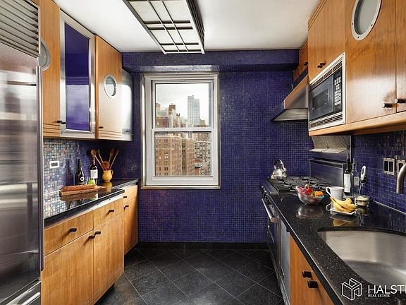 5th image of 360 W 22nd St APT 16E