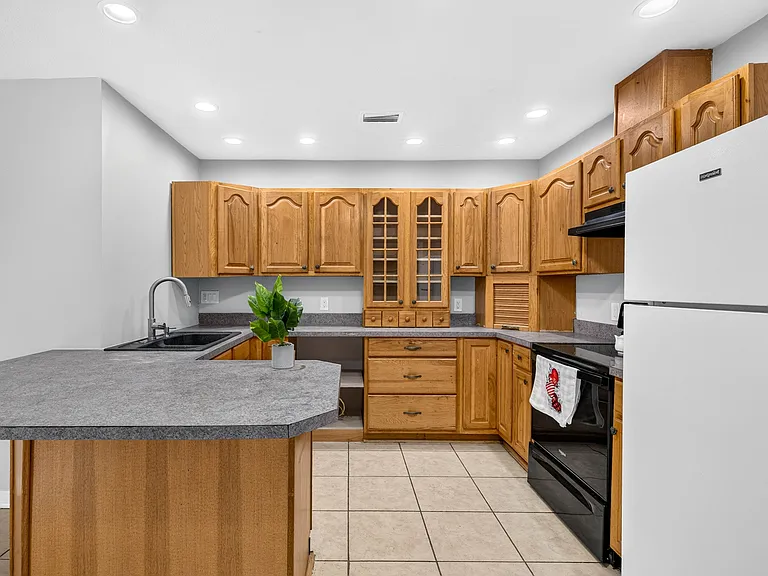 12435 Clear Lake Dr — Photo 8