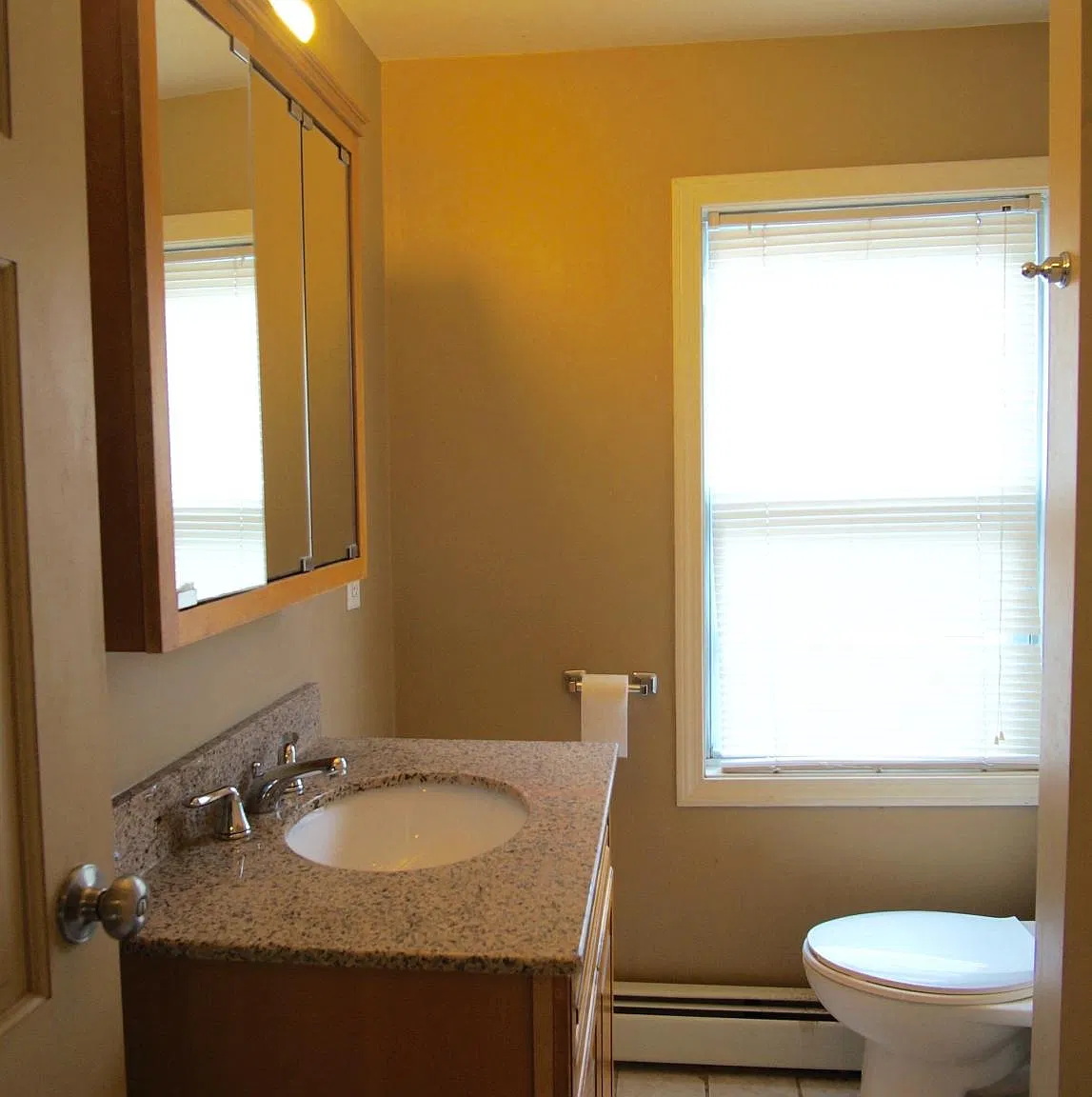 5 bed, 1.5 bath, 1600 sqft, $3,000 — Photo 4