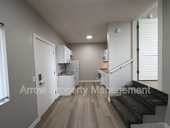 2nd image of 867 N 26th St Unit 109