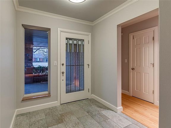 2nd image of 1724 Dorchester Pl