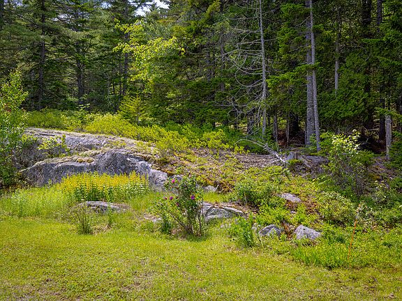 4th image of 482 West Bay Road
