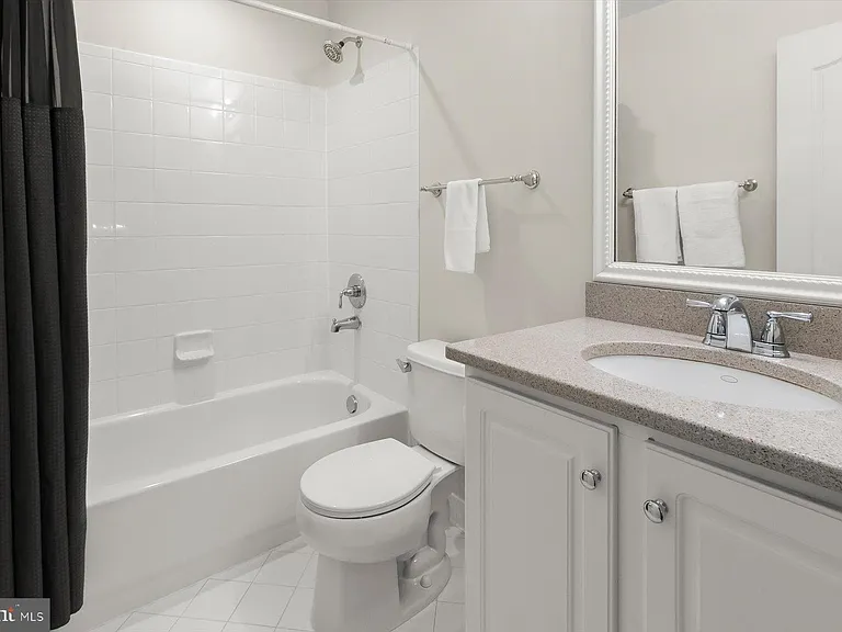 7207 Phelps Hill Ct — Photo 32