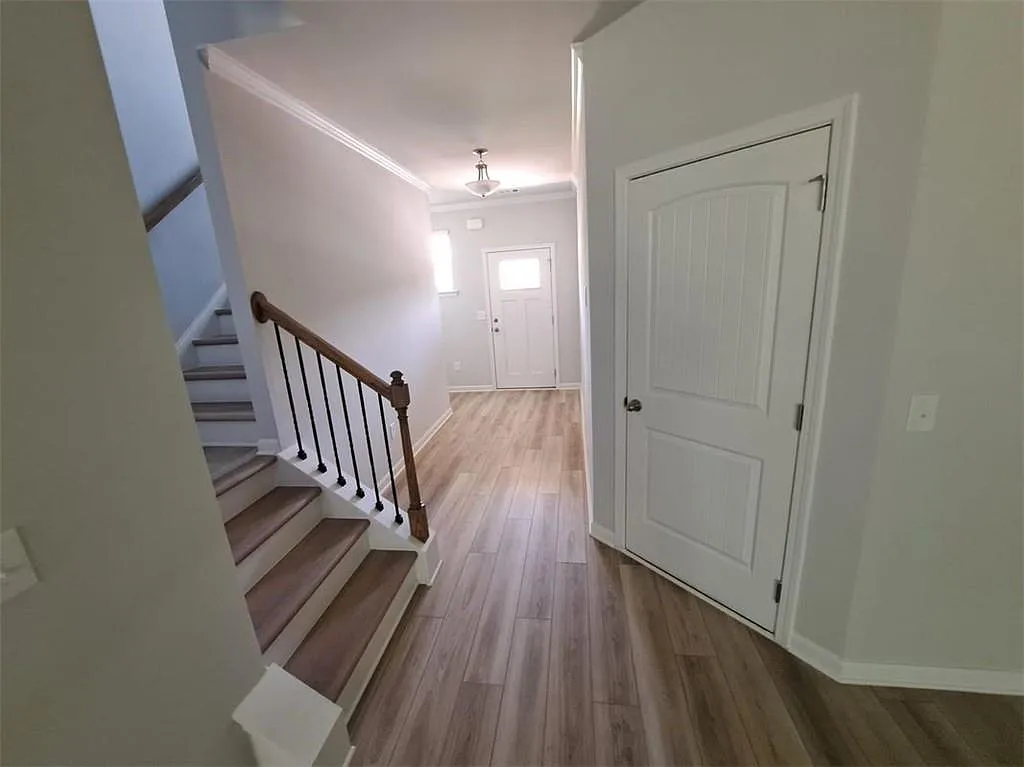 4 bed, 3.0 bath, 2414 sqft, $2,500 — Photo 4