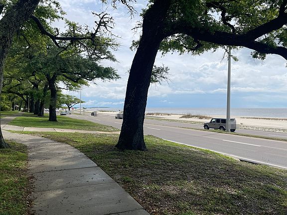 4th image of 1318 Beach Blvd