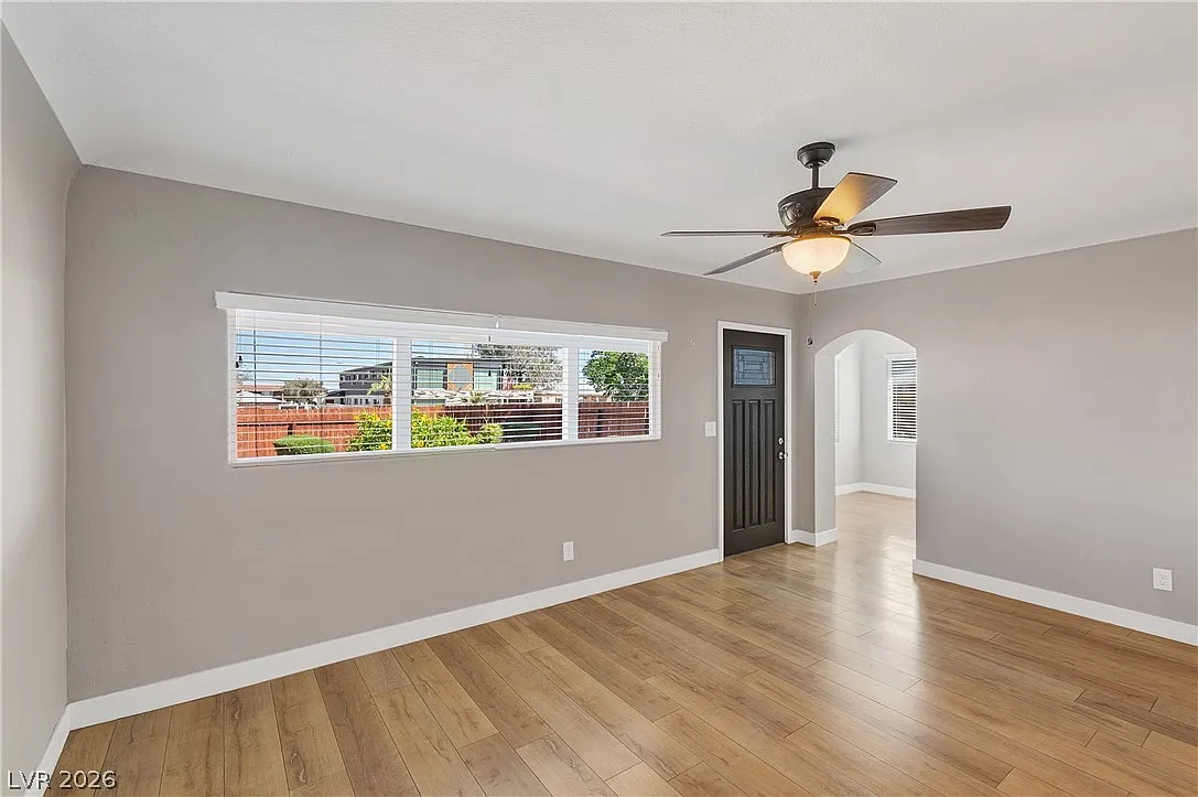 3 bed, 2.0 bath, 2256 sqft, $1,750 — Photo 4